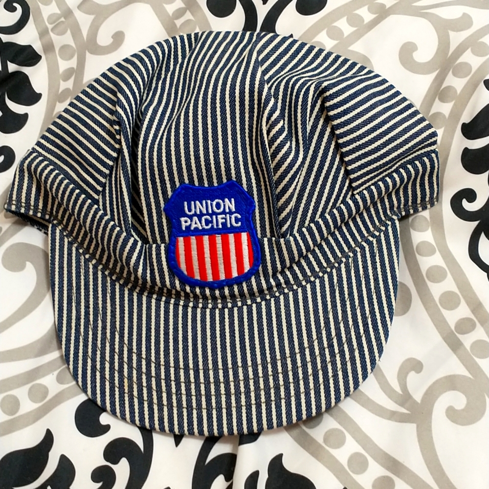Men's or boys Union Pacific cab snapback no damage like new